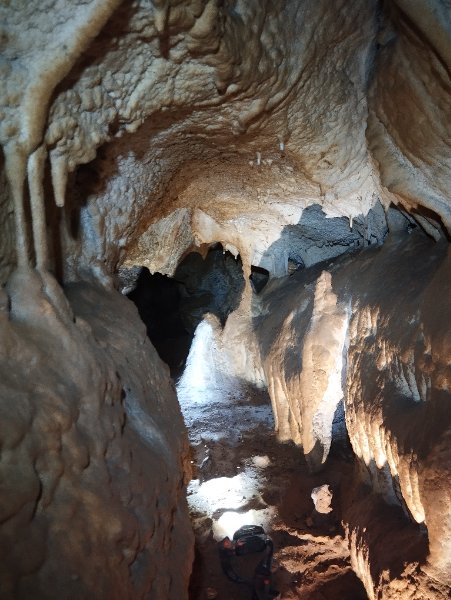 Boussey - Cave Margot - intérieur cavité photo 4, Aurélien Bloch.jpg
Salle concrétionnée.
Fichier manquant